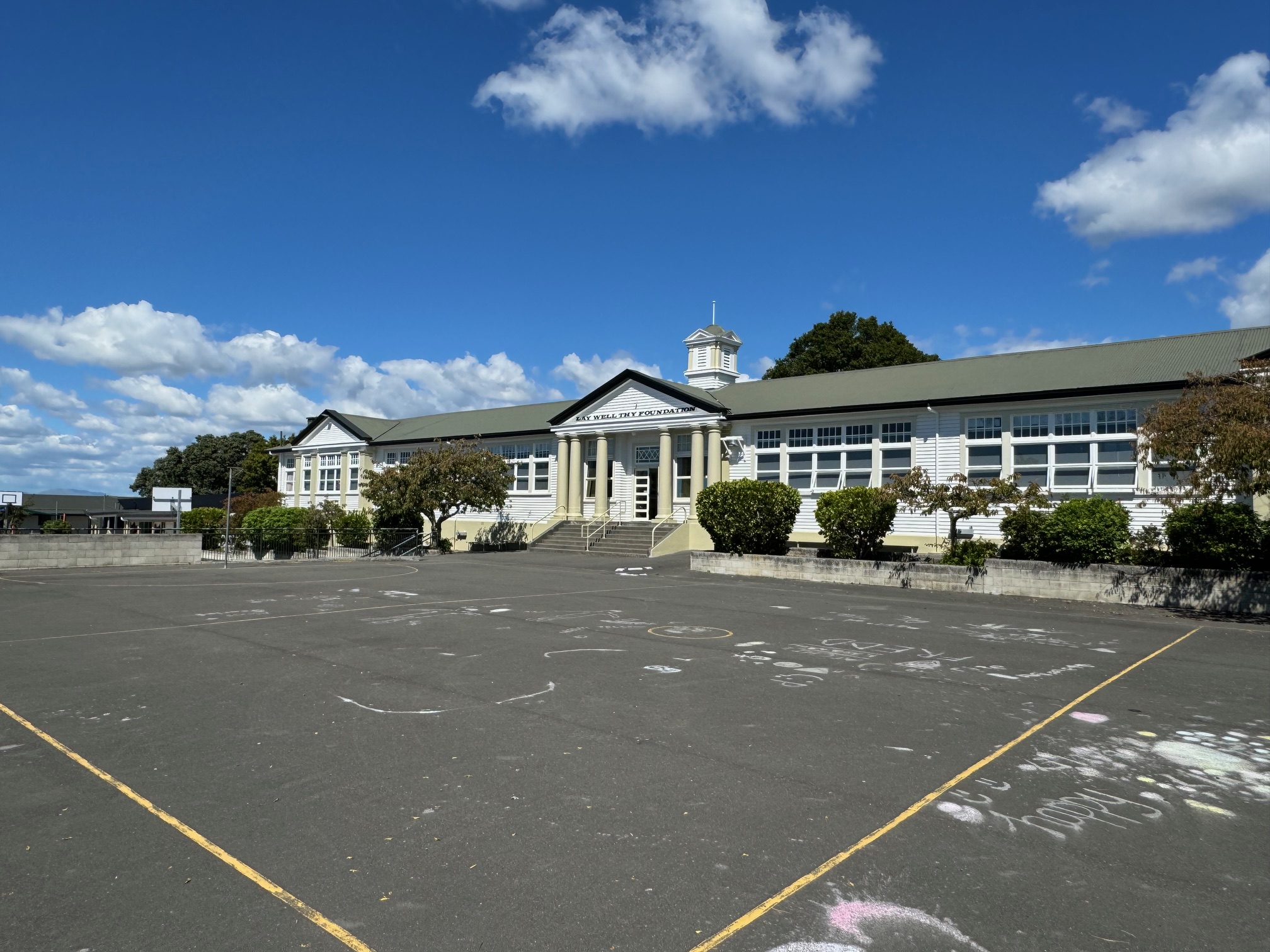 Photo of the front of Napier Central School.